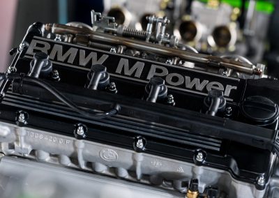 D&eacute;tail moteur BMW S14 : couvre culasse